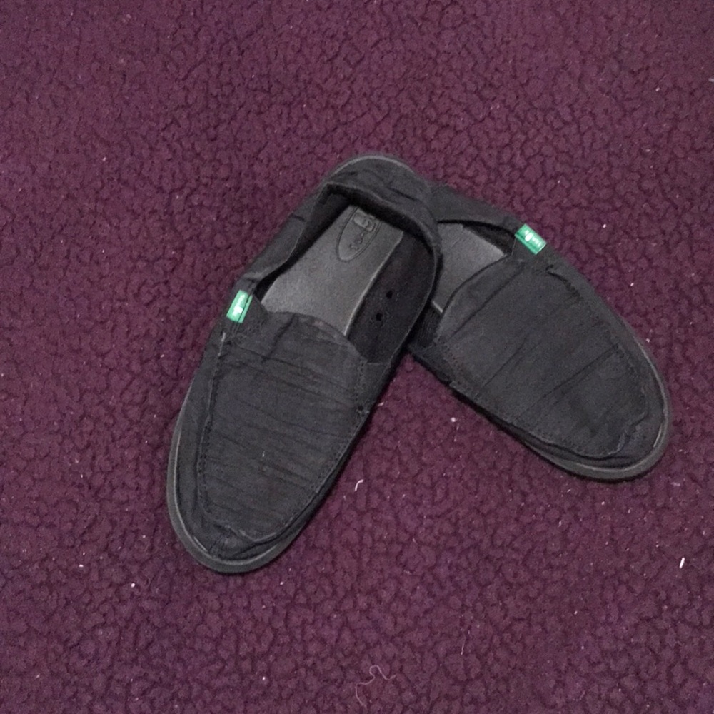 ⭕️SOLD⭕️ Slip on Sanuks!